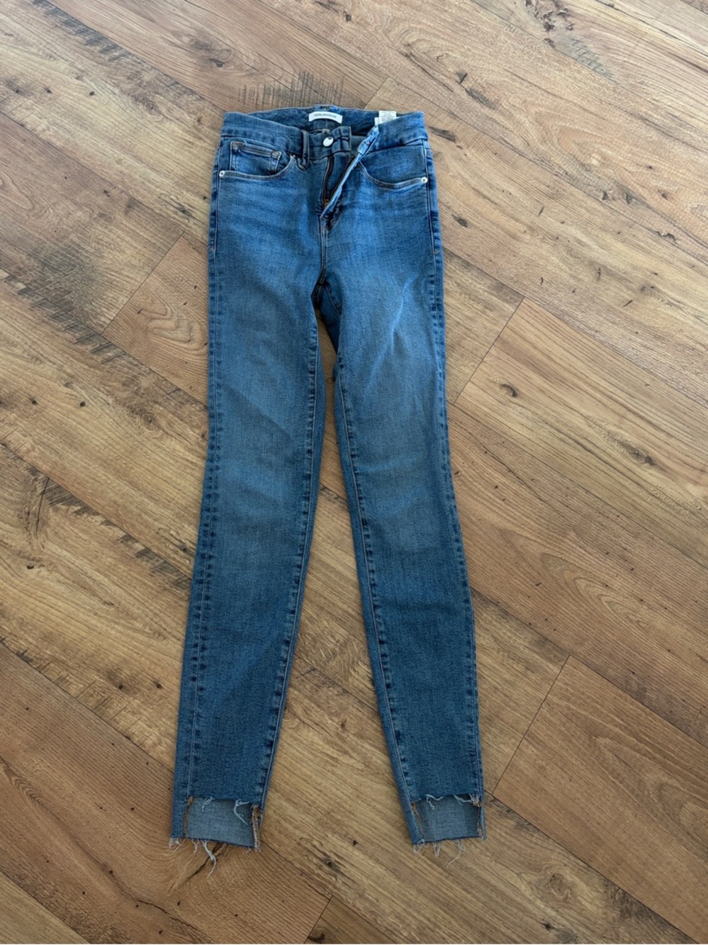 Good American Dark Blue Skinny Jeans with Frayed Hem